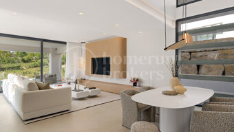 Villa Aurea - Turnkey Contemporary Villa in Estepona Golf
