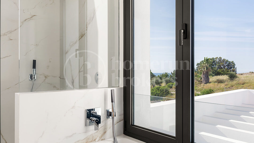 Villa Aurea - Nyckelfärdig modern villa i Estepona Golf