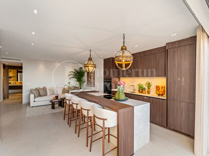 Casa Destiny - Renovated Apartment with Sea Views on the Golden Mile
