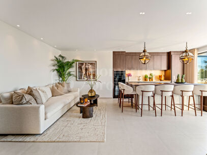 Casa Destiny - Renovated Apartment with Sea Views on the Golden Mile