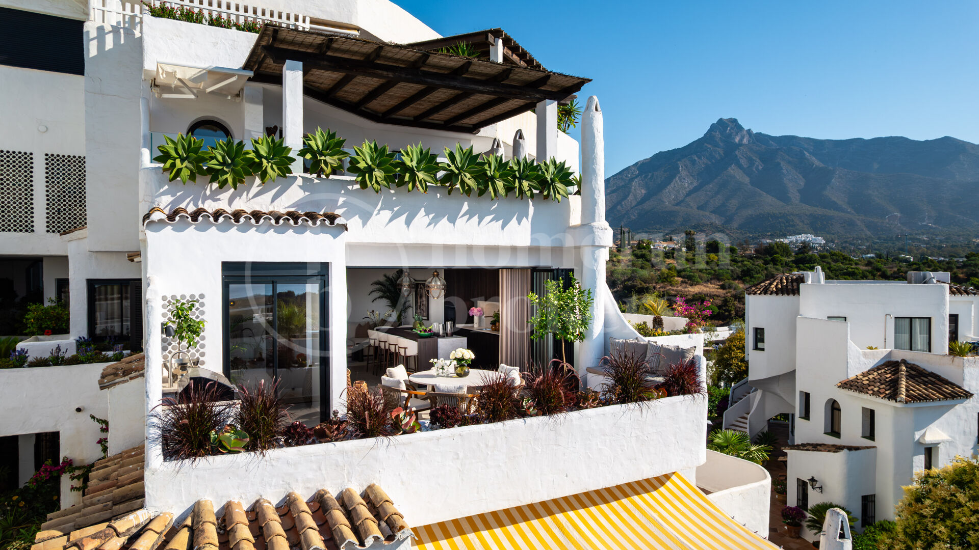Casa Destiny - Renovated Apartment with Sea Views on the Golden Mile
