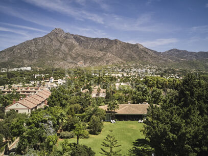 Luxury Marbella Villa with Private Pool, Padel Court & Steps from Puente Romano
