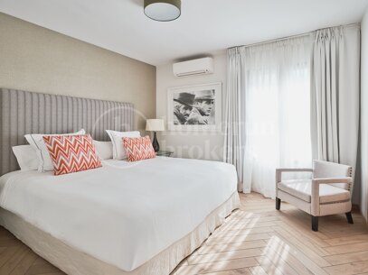 Luxury Marbella Villa with Private Pool, Padel Court & Steps from Puente Romano