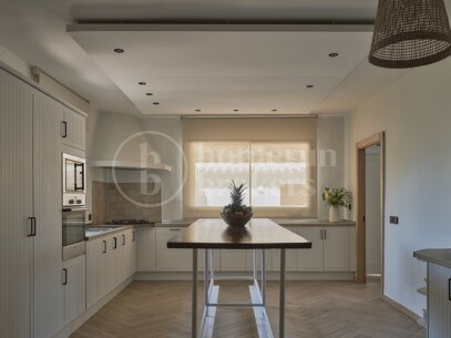 Luxury Marbella Villa with Private Pool, Padel Court & Steps from Puente Romano