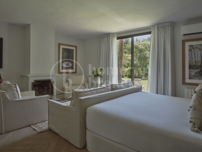 Luxury Marbella Villa with Private Pool, Padel Court & Steps from Puente Romano