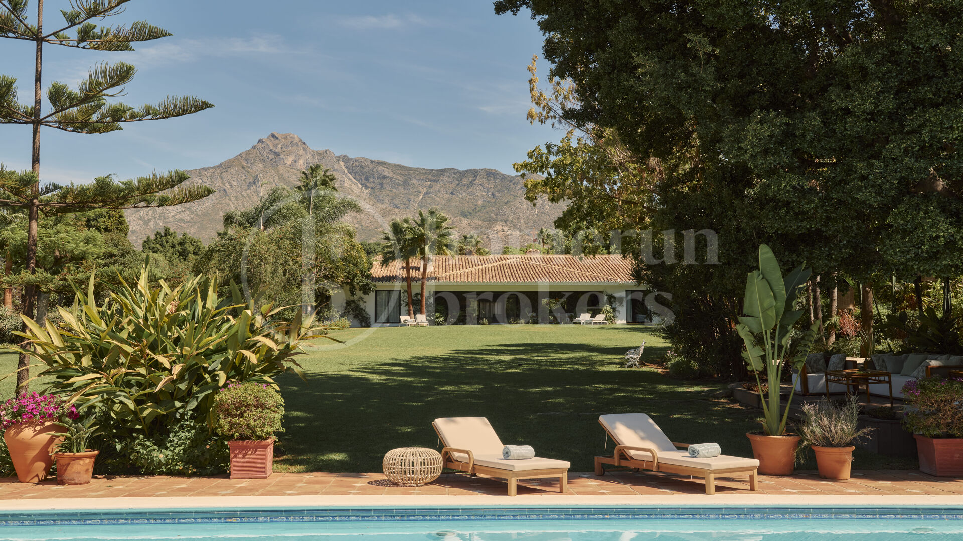 Luxury Marbella Villa with Private Pool, Padel Court & Steps from Puente Romano