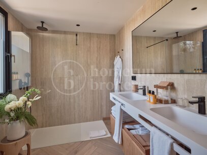 Luxury Marbella Villa with Private Pool, Padel Court & Steps from Puente Romano