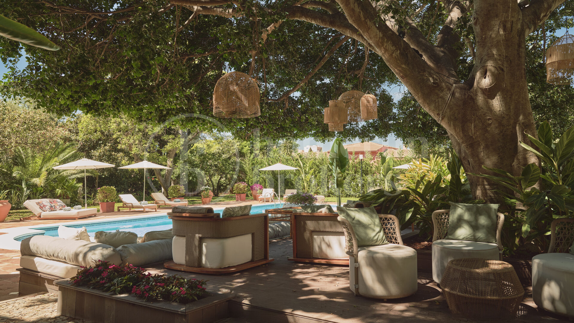 Luxury Marbella Villa with Private Pool, Padel Court & Steps from Puente Romano