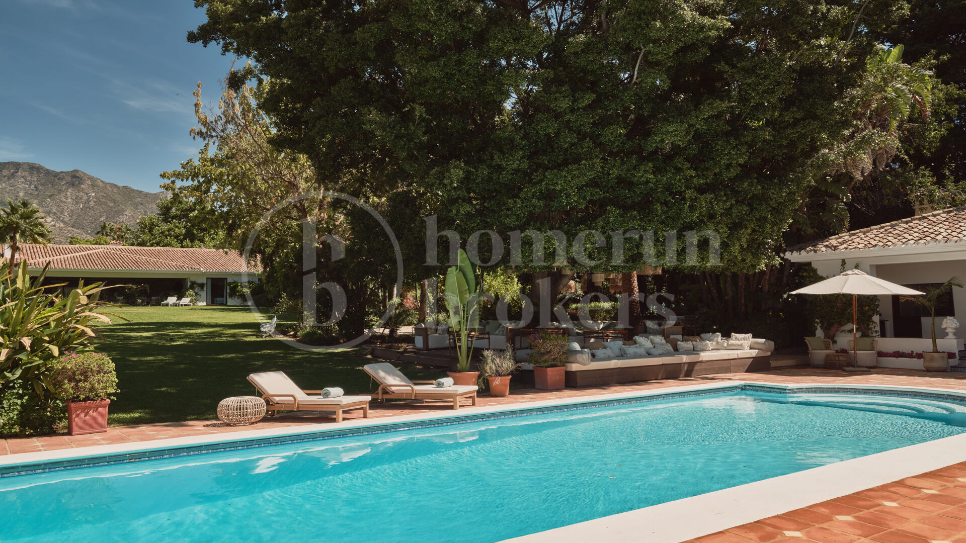 Luxury Marbella Villa with Private Pool, Padel Court & Steps from Puente Romano
