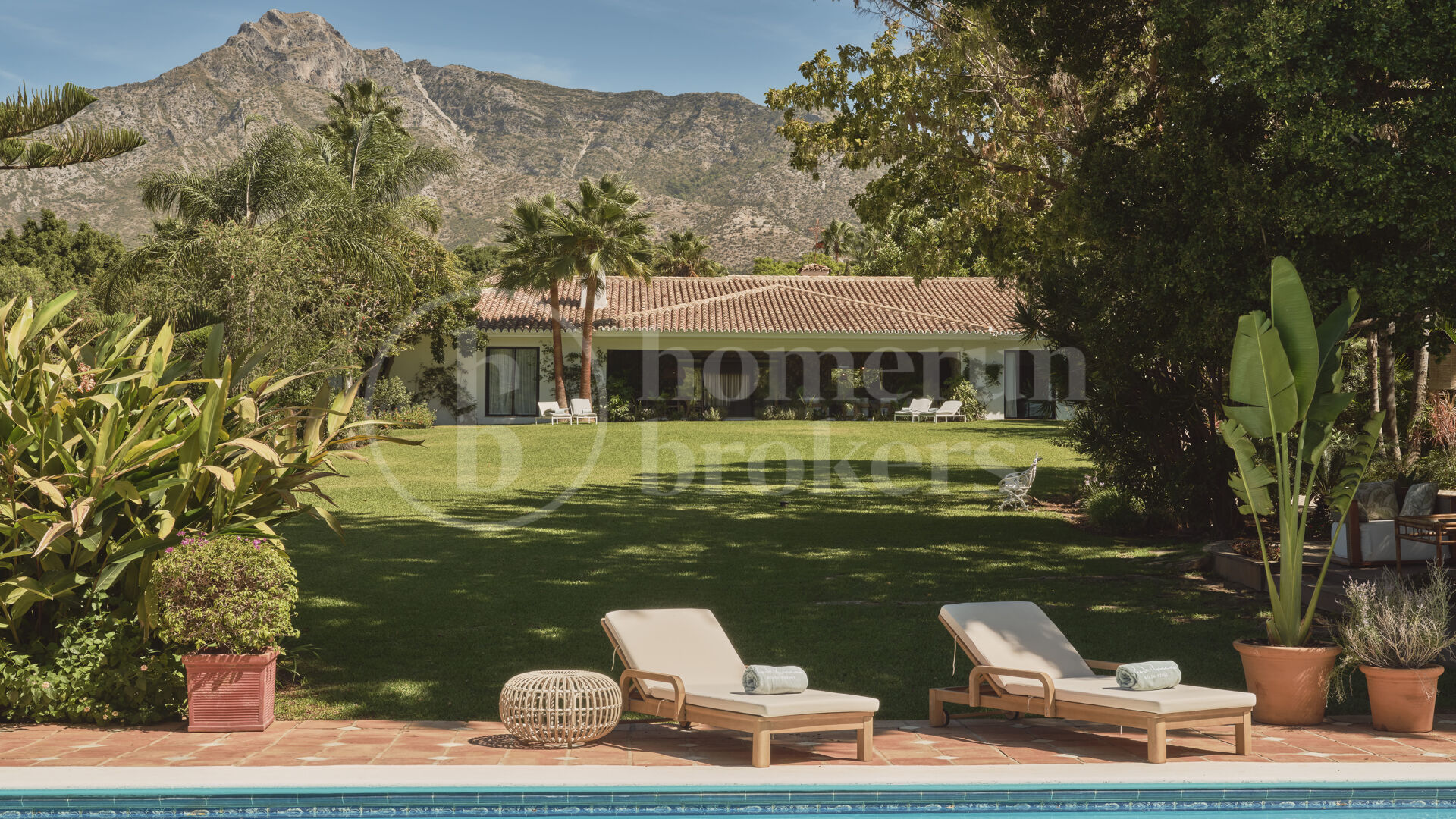 Luxury Marbella Villa with Private Pool, Padel Court & Steps from Puente Romano
