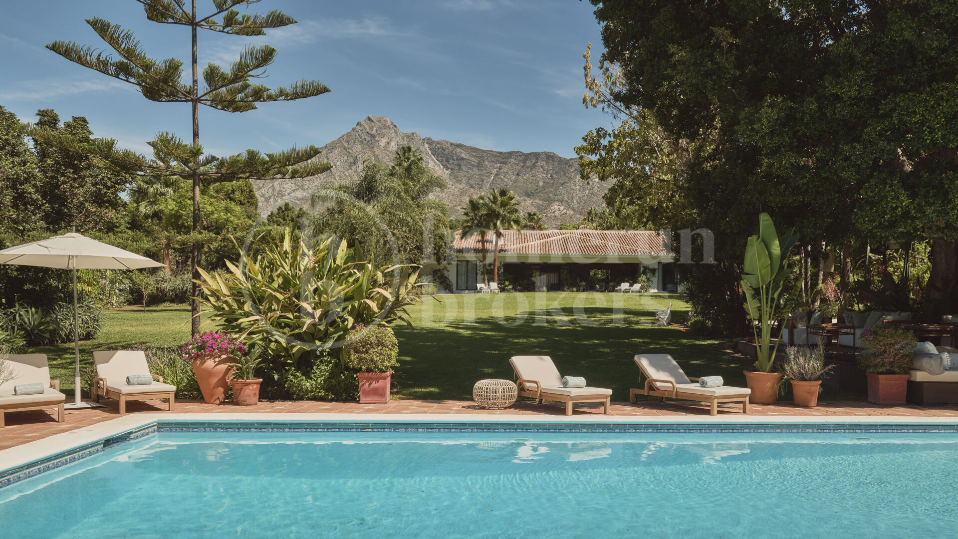 Luxury Marbella Villa with Private Pool, Padel Court & Steps from Puente Romano