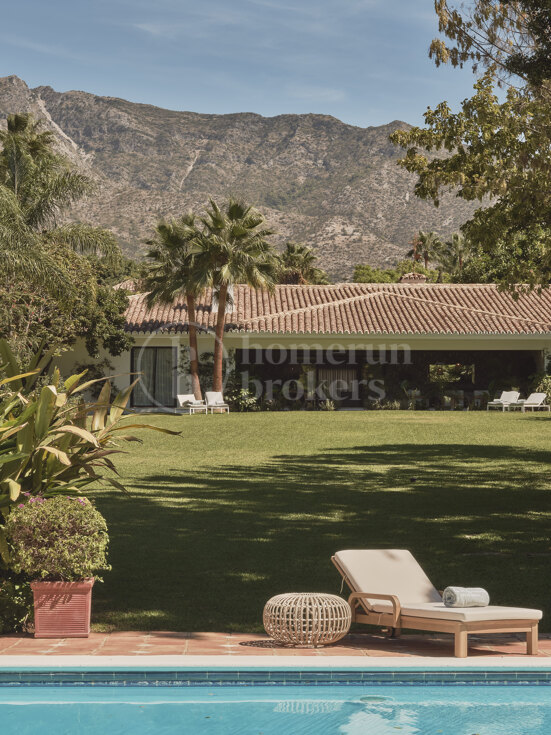 Exklusiv lyxvilla i Marbella med privat pool, padelbana och bara ett stenkast från Puente Romano