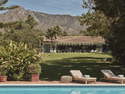 Luxury Marbella Villa with Private Pool, Padel Court & Steps from Puente Romano