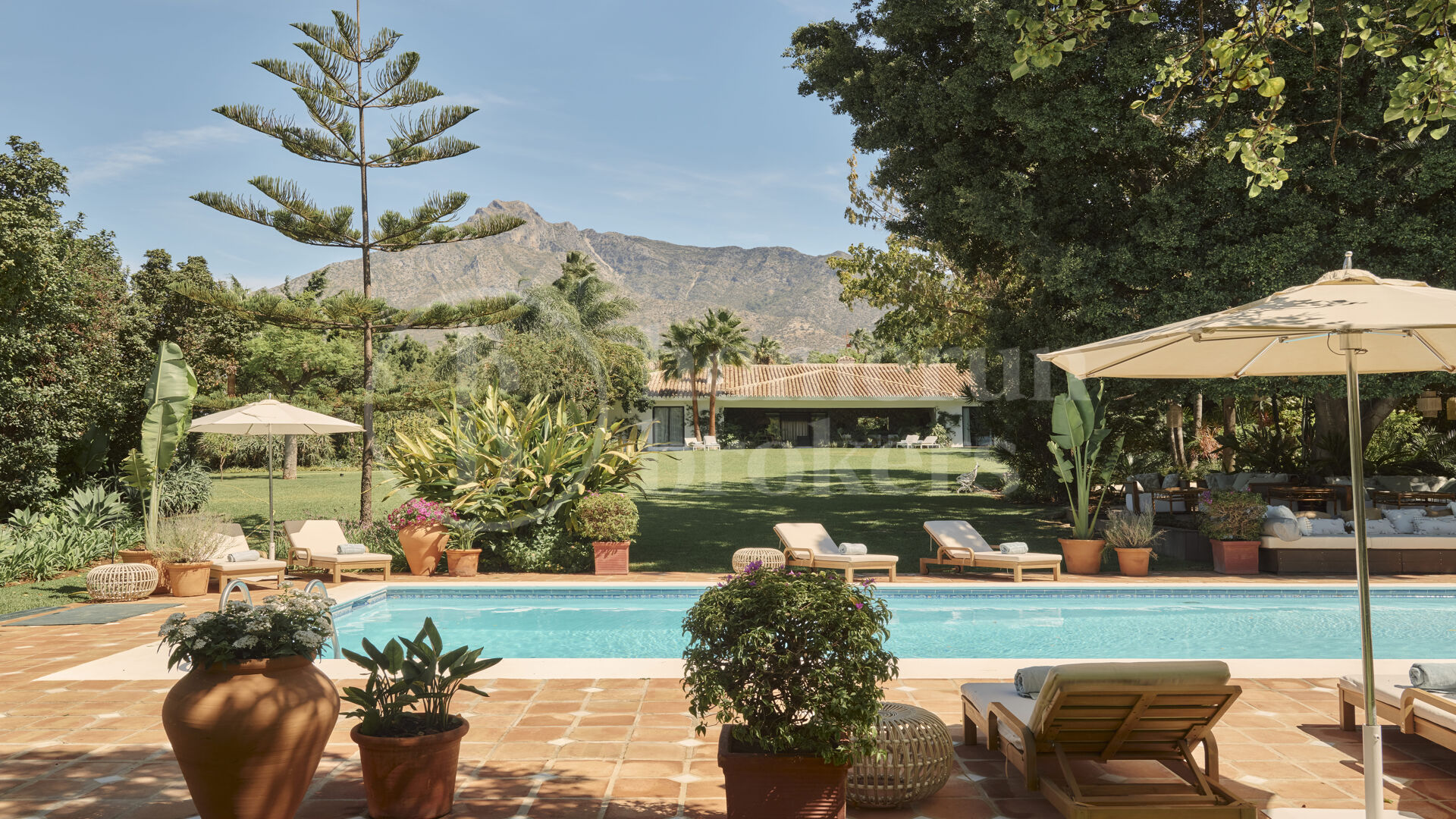 Luxury Marbella Villa with Private Pool, Padel Court & Steps from Puente Romano