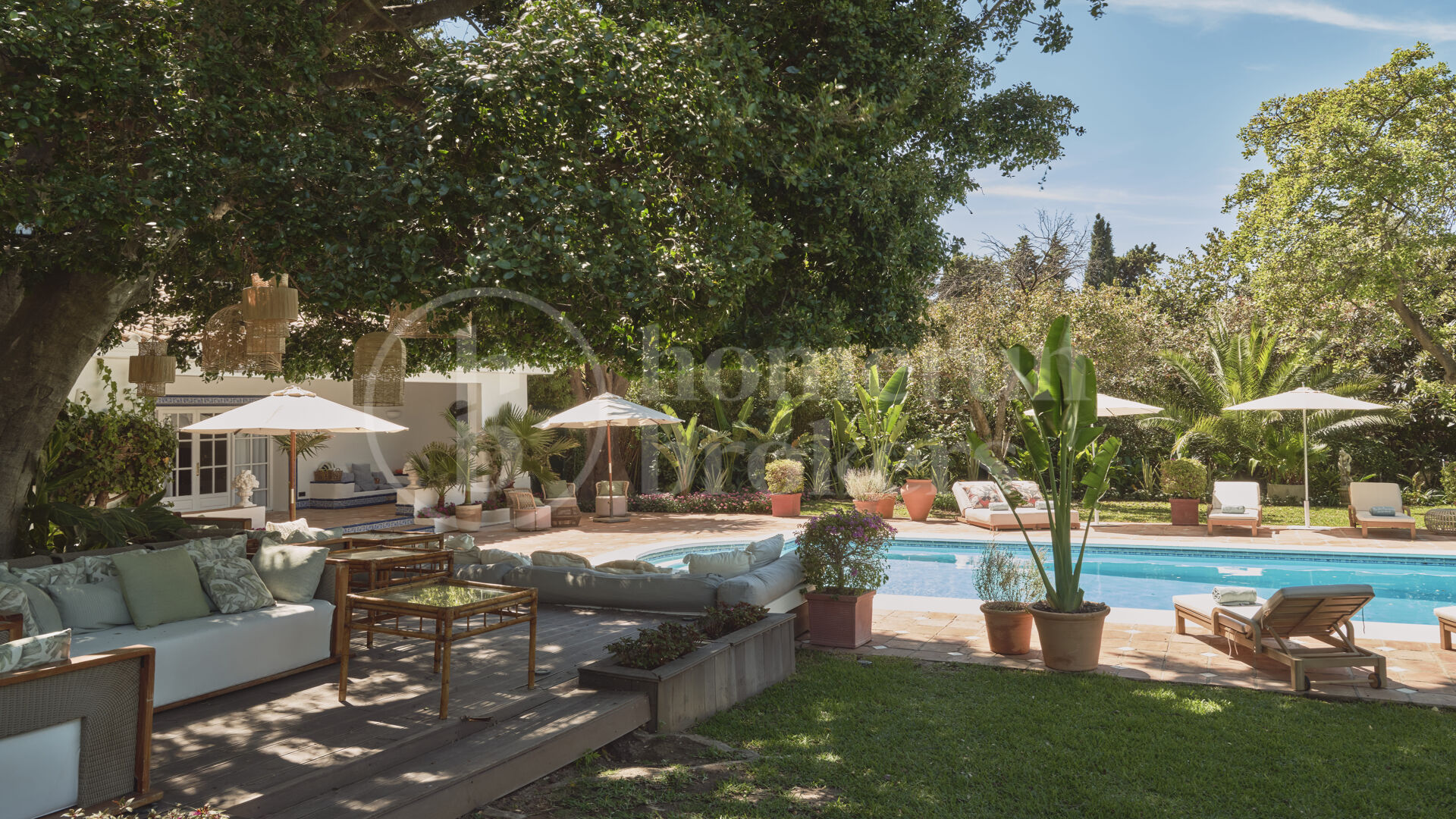 Luxury Marbella Villa with Private Pool, Padel Court & Steps from Puente Romano