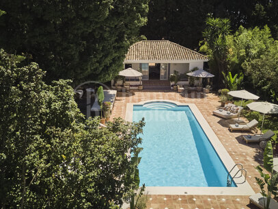 Luxury Marbella Villa with Private Pool, Padel Court & Steps from Puente Romano