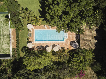 Luxury Marbella Villa with Private Pool, Padel Court & Steps from Puente Romano