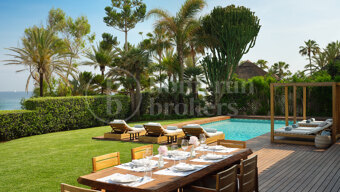 Luxury Beachfront Retreat with Private Pool in Puente Romano