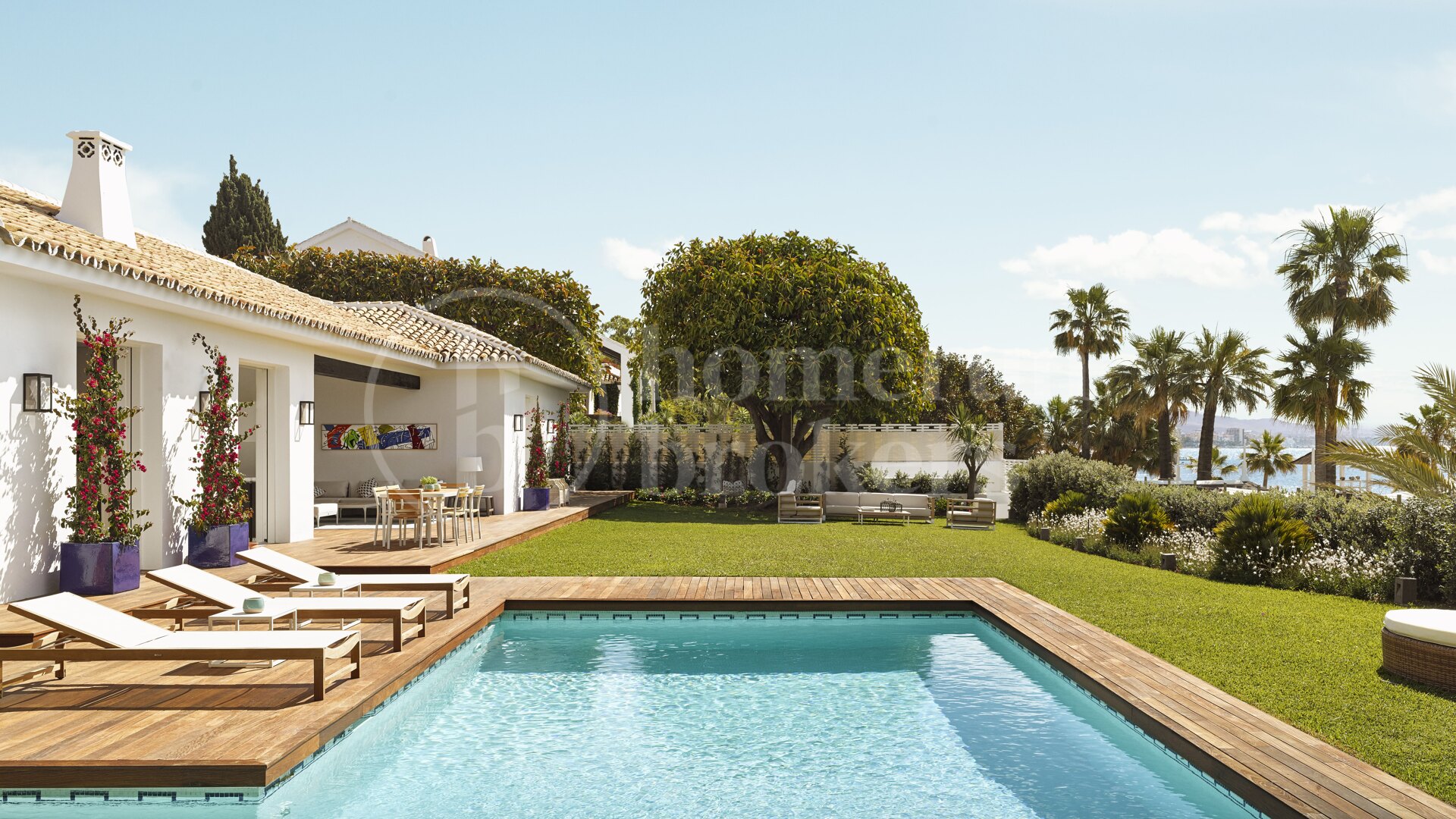 Luxury Beachfront Retreat with Private Pool in Puente Romano