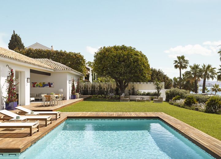 Luxury Villa For Sale In Puente Romano