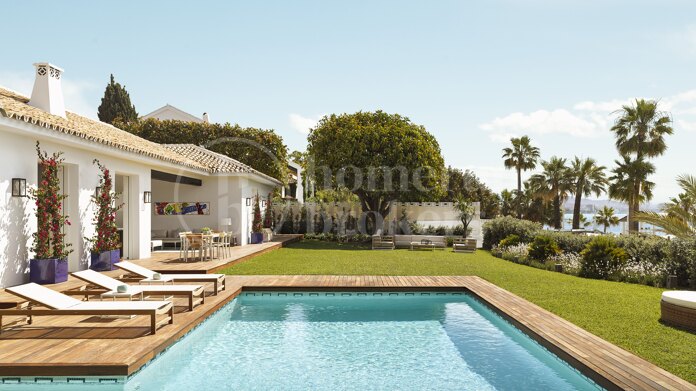 Luxury Beachfront Retreat with Private Pool in Puente Romano