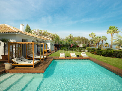 Luxury Beachfront Retreat with Private Pool in Puente Romano
