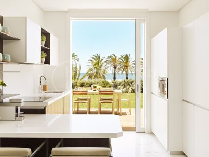 Luxury Beachfront Retreat with Private Pool in Puente Romano