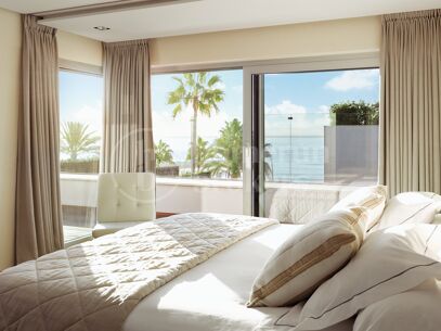 Modern Beachside 5-Bedroom Villa in Puente Romano