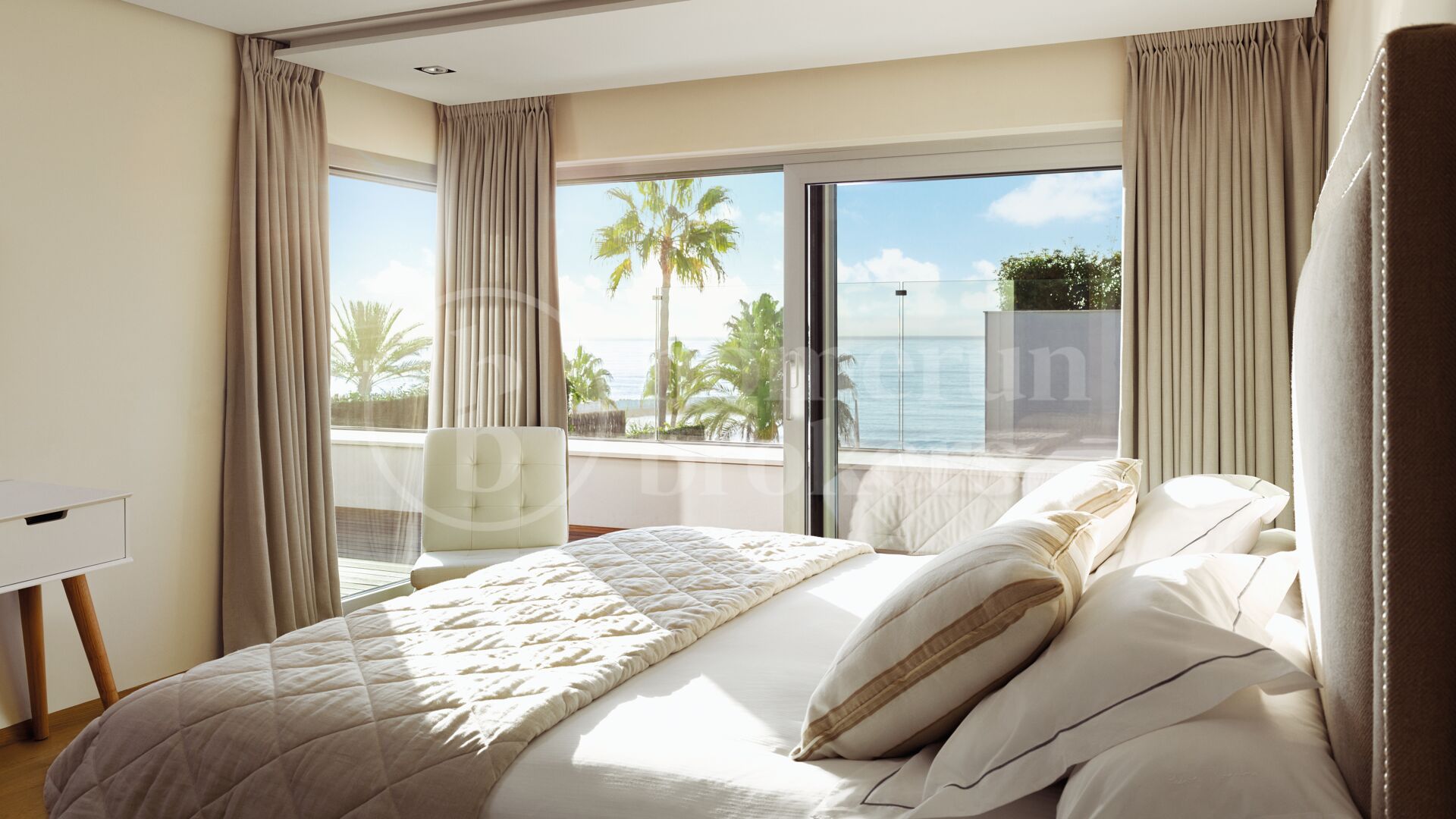 Modern Beachside 5-Bedroom Villa in Puente Romano