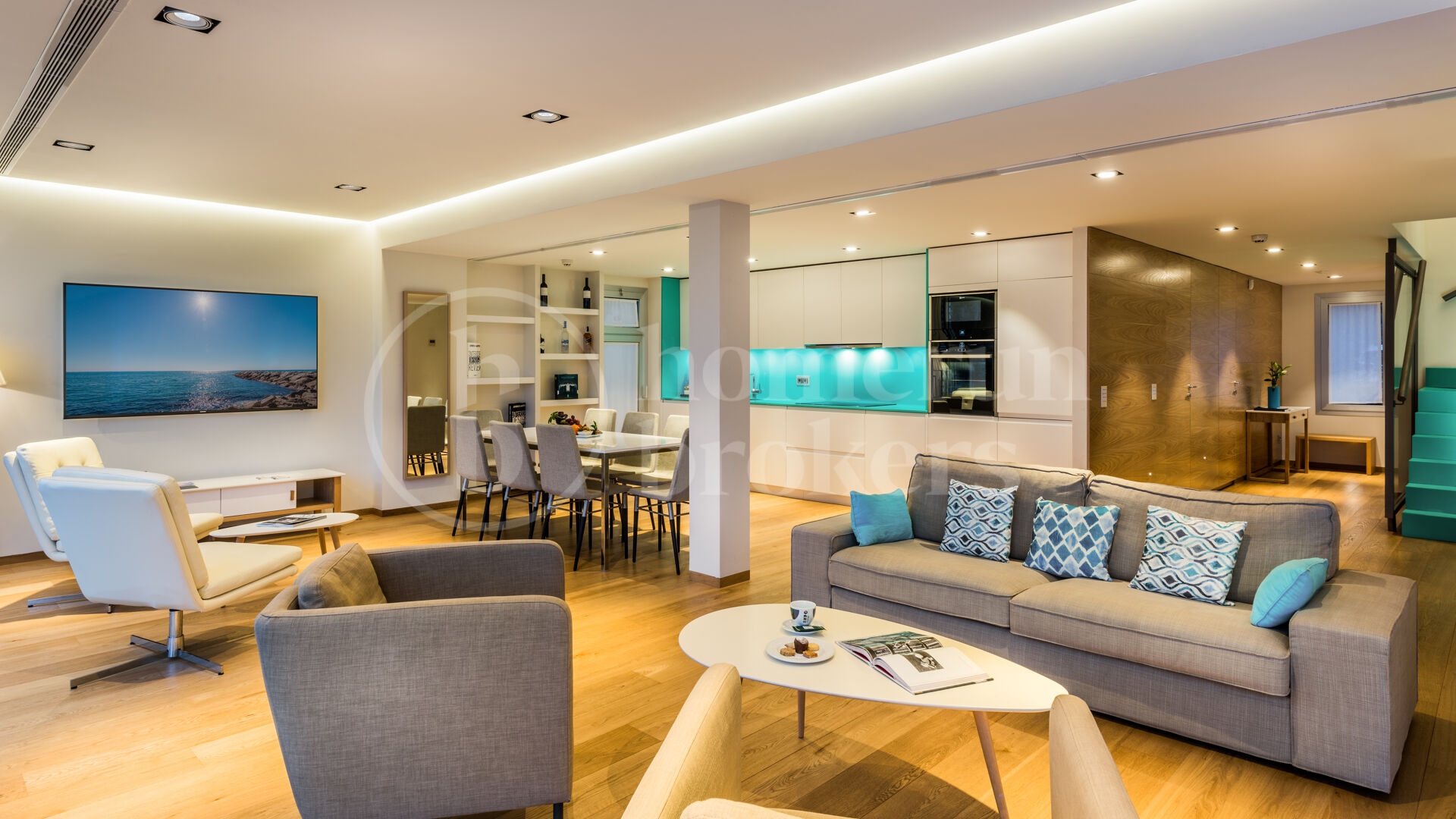Modern Beachside 5-Bedroom Villa in Puente Romano