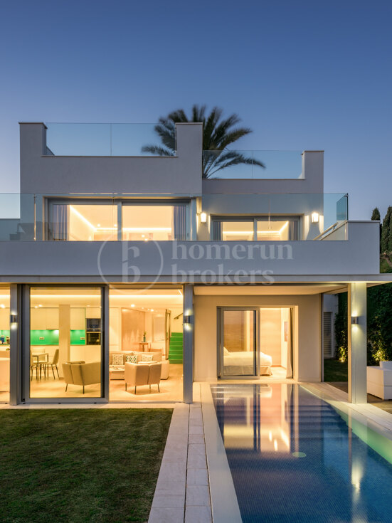 Modern strandnära villa med 5 sovrum i Puente Romano