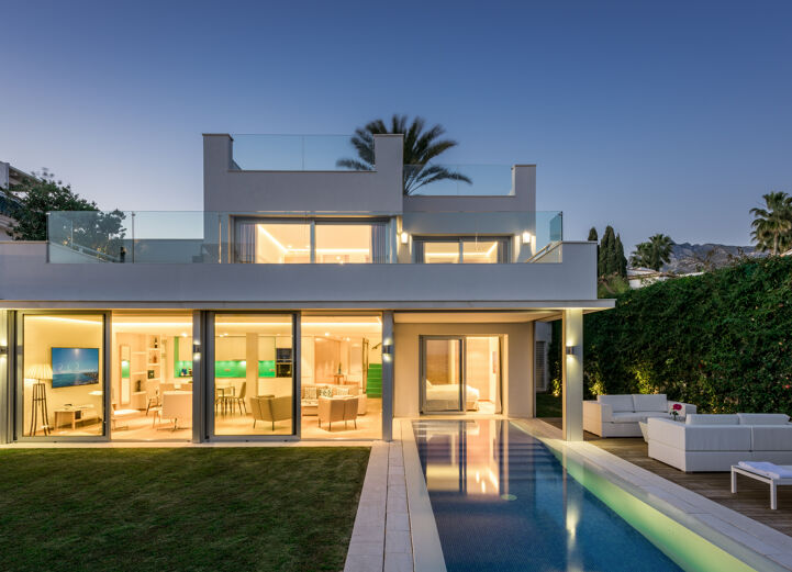 Luxury Villa For Sale In Puente Romano