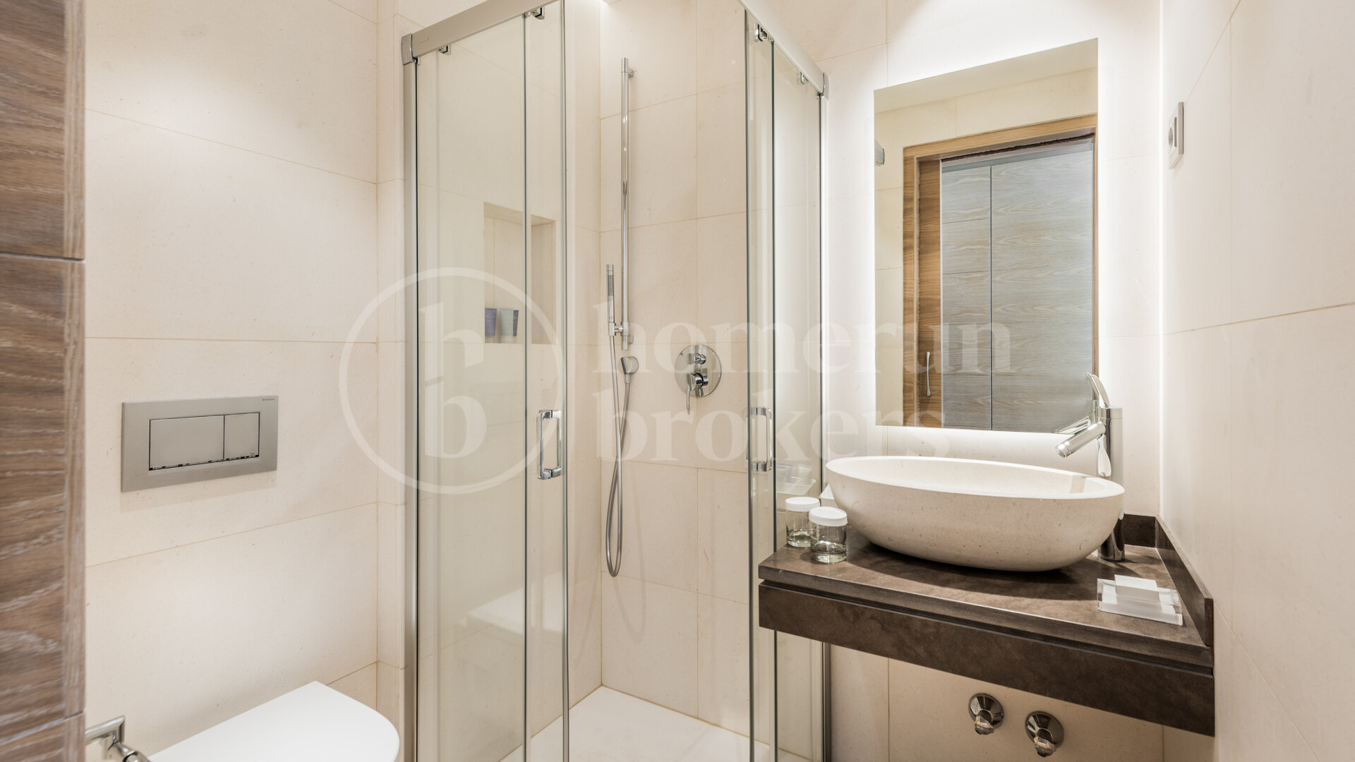 Modern Beachside 5-Bedroom Villa in Puente Romano