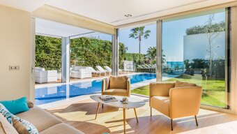 Modern Beachside 5-Bedroom Villa in Puente Romano