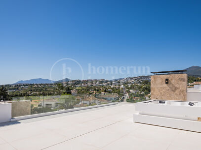Villa Alba - Contemporary villa for sale in Los Naranjos with Golf Views