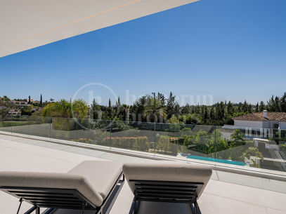 Villa Alba - Contemporary villa for sale in Los Naranjos with Golf Views