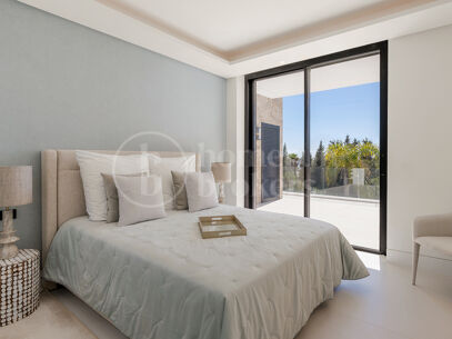 Villa Alba - Contemporary villa for sale in Los Naranjos with Golf Views