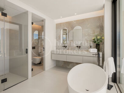 Villa Alba - Contemporary villa for sale in Los Naranjos with Golf Views