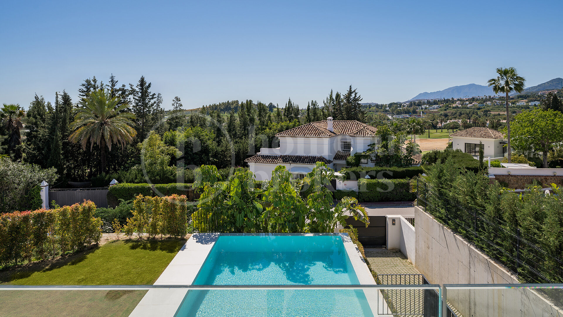 Villa Alba - Contemporary villa for sale in Los Naranjos with Golf Views