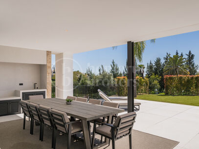Villa Alba - Contemporary villa for sale in Los Naranjos with Golf Views