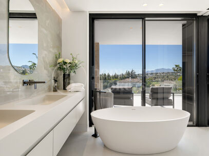 Villa Alba - Contemporary villa for sale in Los Naranjos with Golf Views