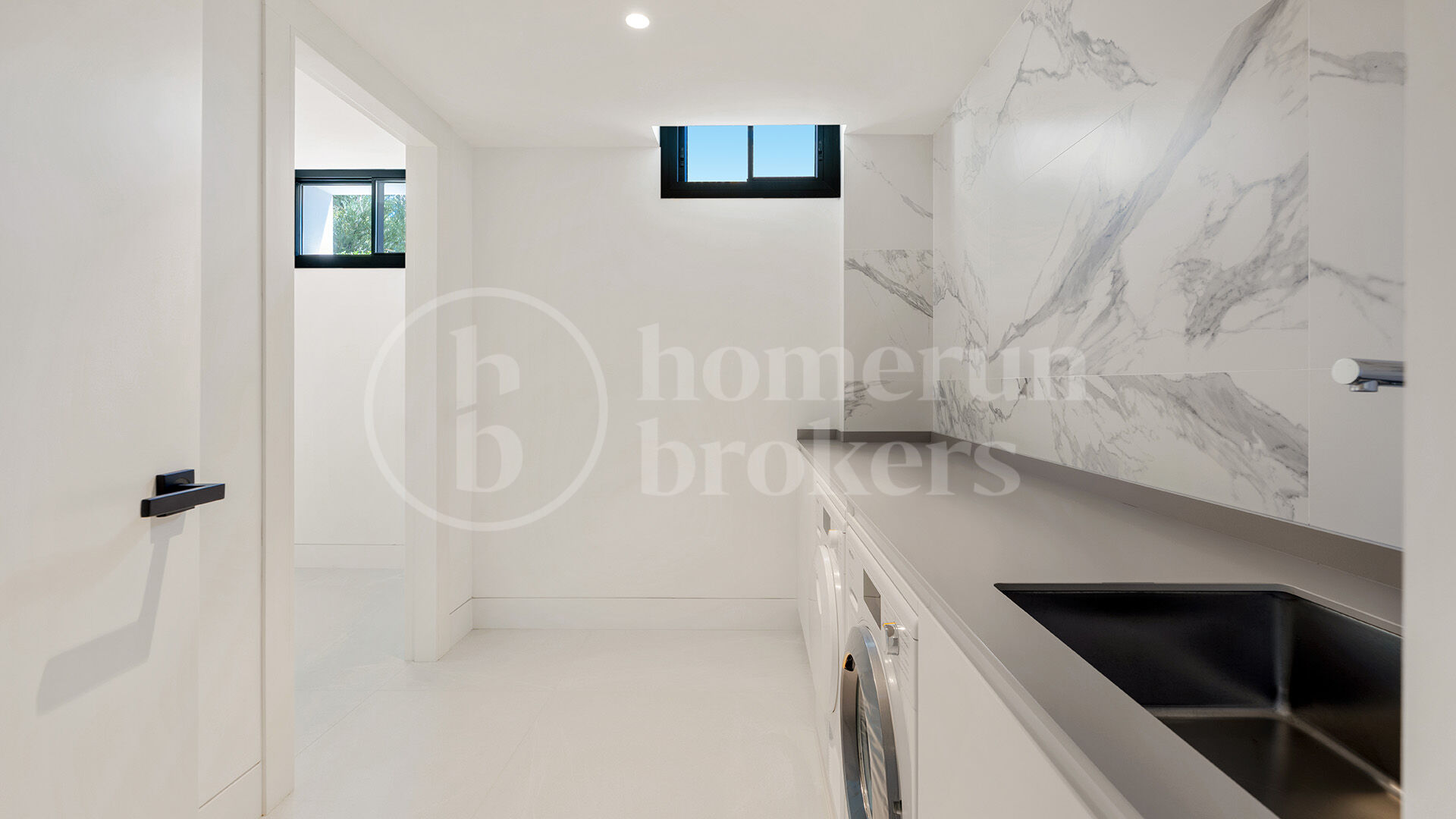 Villa Alba - Contemporary villa for sale in Los Naranjos with Golf Views