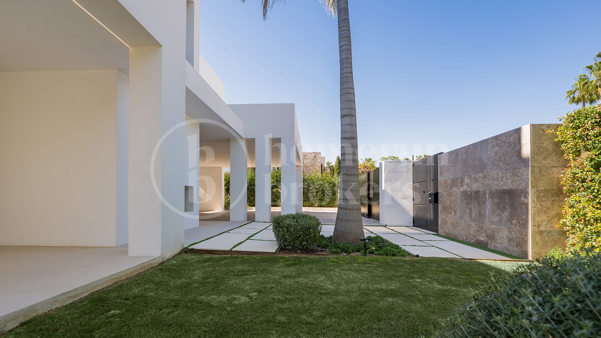 Villa Alba - Contemporary villa for sale in Los Naranjos with Golf Views