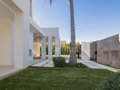 Villa Alba - Contemporary villa for sale in Los Naranjos with Golf Views