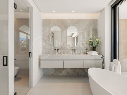 Villa Alba - Contemporary villa for sale in Los Naranjos with Golf Views