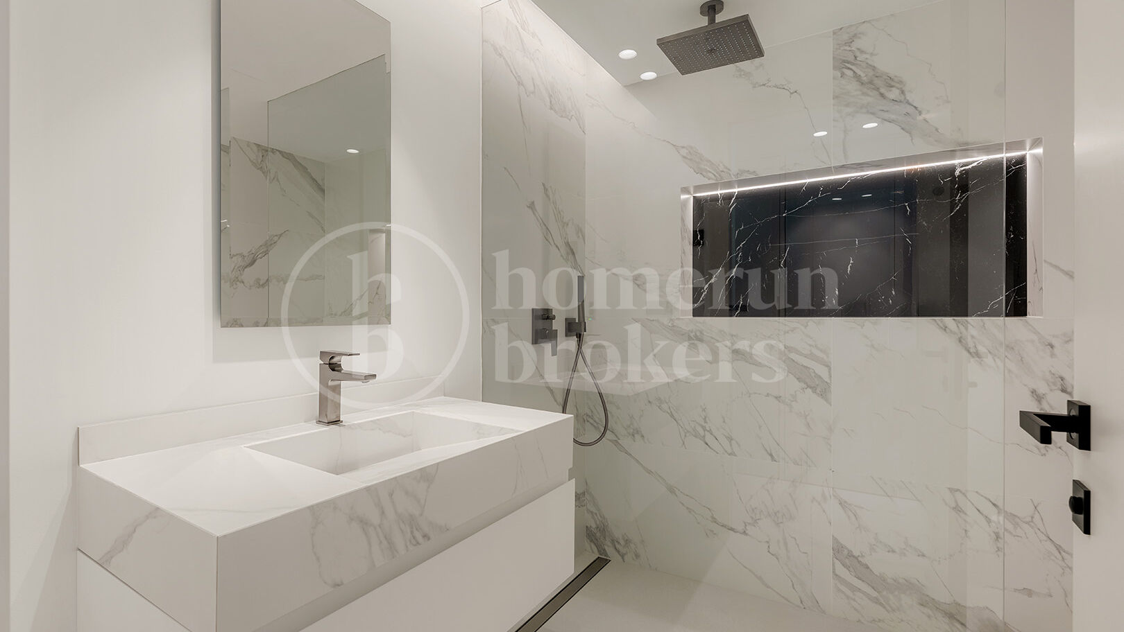 Villa Alba - Contemporary villa for sale in Los Naranjos with Golf Views