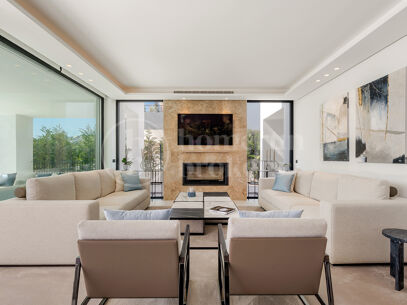Villa Alba - Contemporary villa for sale in Los Naranjos with Golf Views
