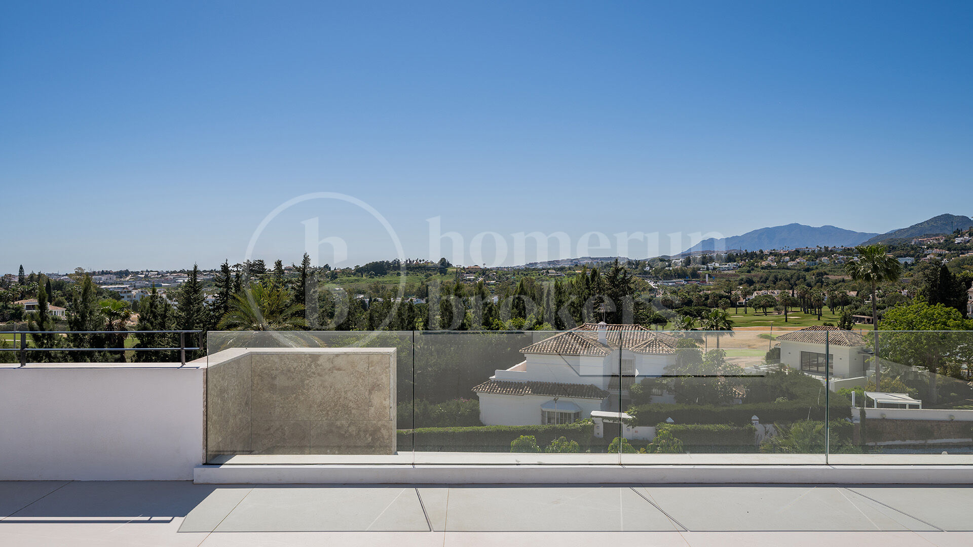 Villa Alba - Contemporary villa for sale in Los Naranjos with Golf Views