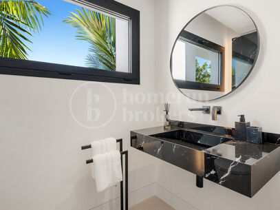 Villa Alba - Contemporary villa for sale in Los Naranjos with Golf Views