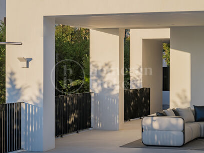 Villa Alba - Contemporary villa for sale in Los Naranjos with Golf Views